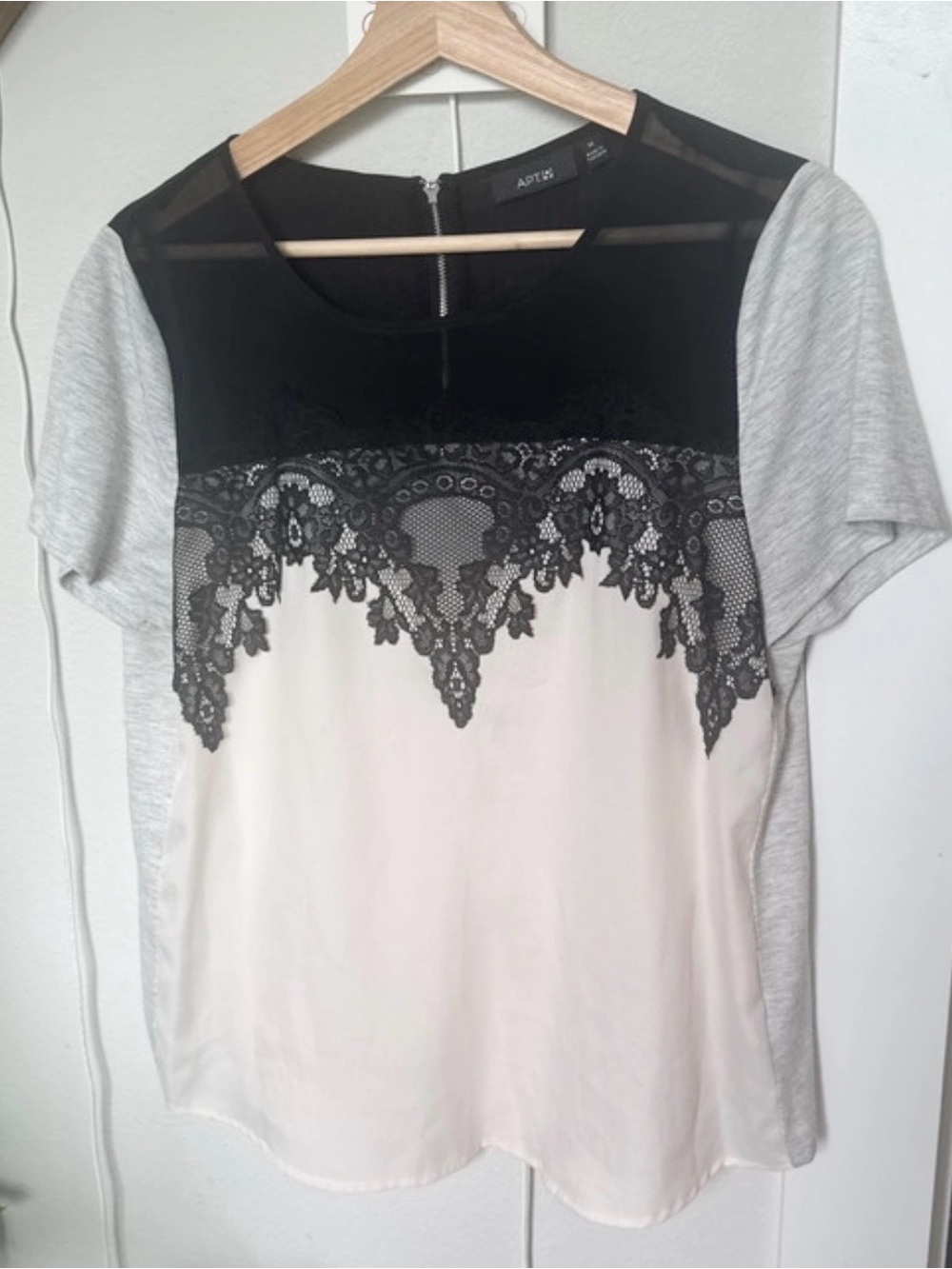 Apt. 9 Black Lace Yoke Cream Front Gray Heather Sleeves Top